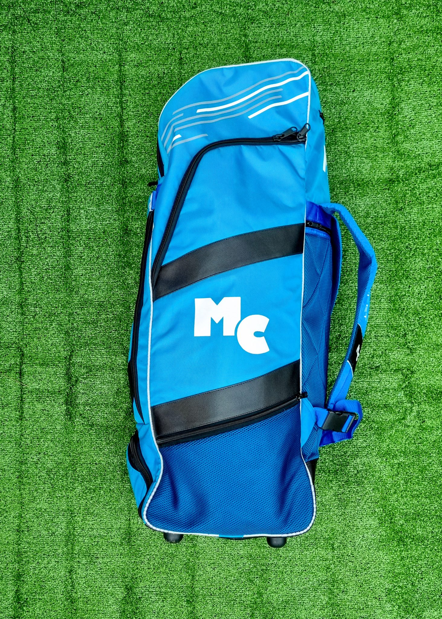 LE Duffle Wheelie Kit Bag Mars Cricket Cricket Equipment